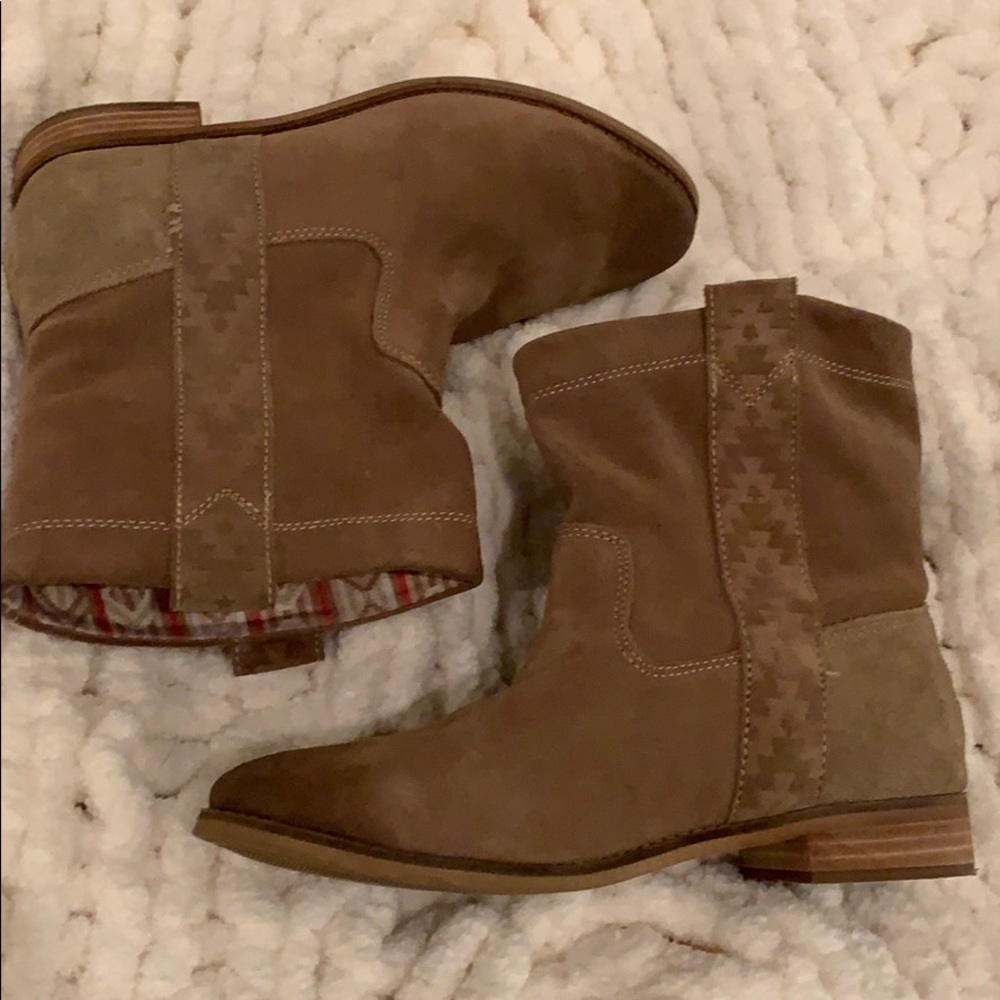 Toms suede booties